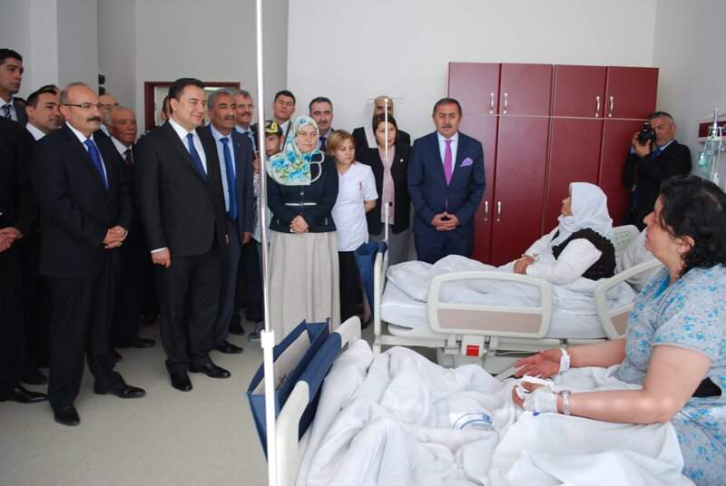 2013 yl Hastanenin Resmi Al ile mam Hatip Ortaokulu'nun temel atma treninden resimler